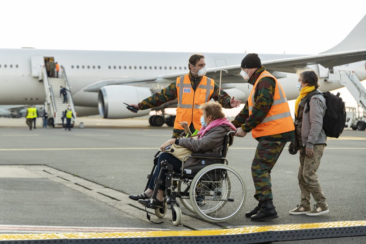BeAirForce's tweet photo. Today #BRUMIL received a @BelgiumDefence evacuation flight coming from Rwanda and Burundi. The #A330 with 24 crew from @BeAirforce and @MedicalCompoBe brought back 168 nationals from Belgium and several other #EU countries. #Europe #StrongerTogether @BelgiumMFA #COVID19BELDEF https://t.co/uiZJIHwp28