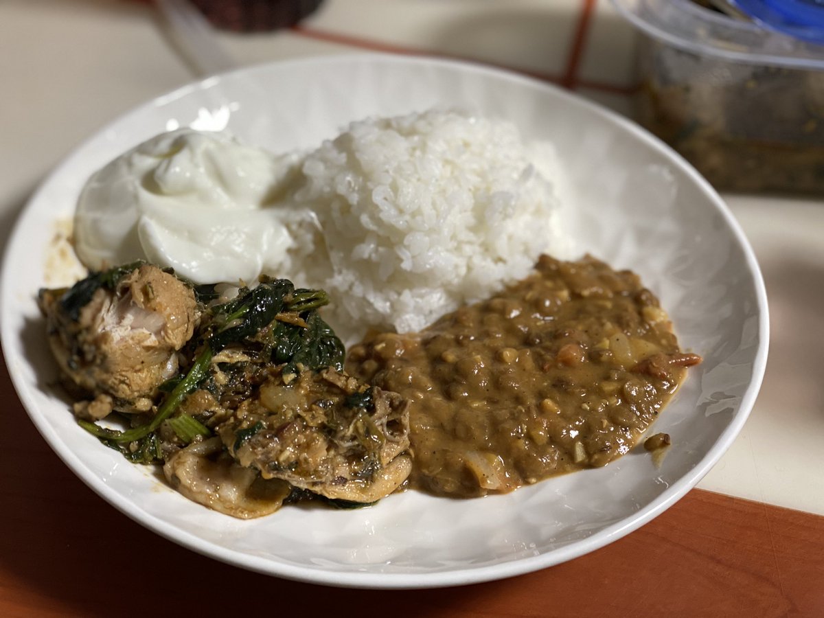 abrowncouple's tweet photo. We were missing #desi food. Made chicken gosht with palak (spinach) and methi (fenugreek) and my favorite masoor daal with rice and yogurt. 😋

#indianfood #desifood #homecooking #ambiguouslybrowncouple #abcinkorea🇰🇷 https://t.co/RKfGPaxkWw