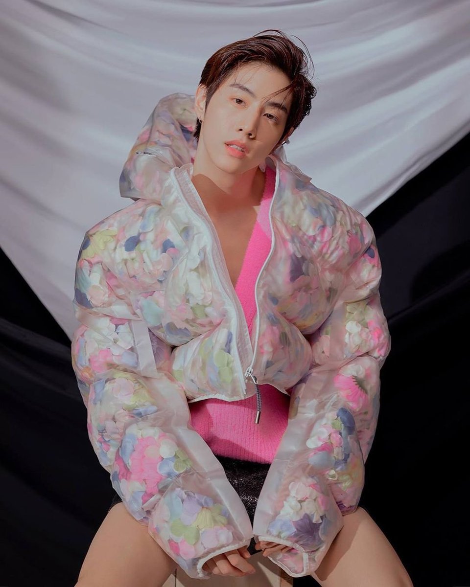 mark tuan dressed as got7 albums — a thread #GOT7  @GOT7Official  #MarkTuan  @mtuan93