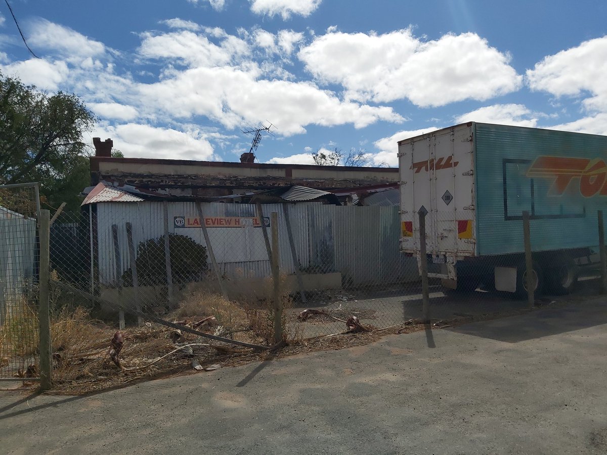  #PubCrawl: The Lakeview in Lochiel was burnt down in 2014, a year after celebrating its 150th birthday.It opened in 1863 as the Travellers' Home. It overlooks Lake Bumbunga and, sadly, it looks like it is now lost forever, given its current state. #pubs  #Australia