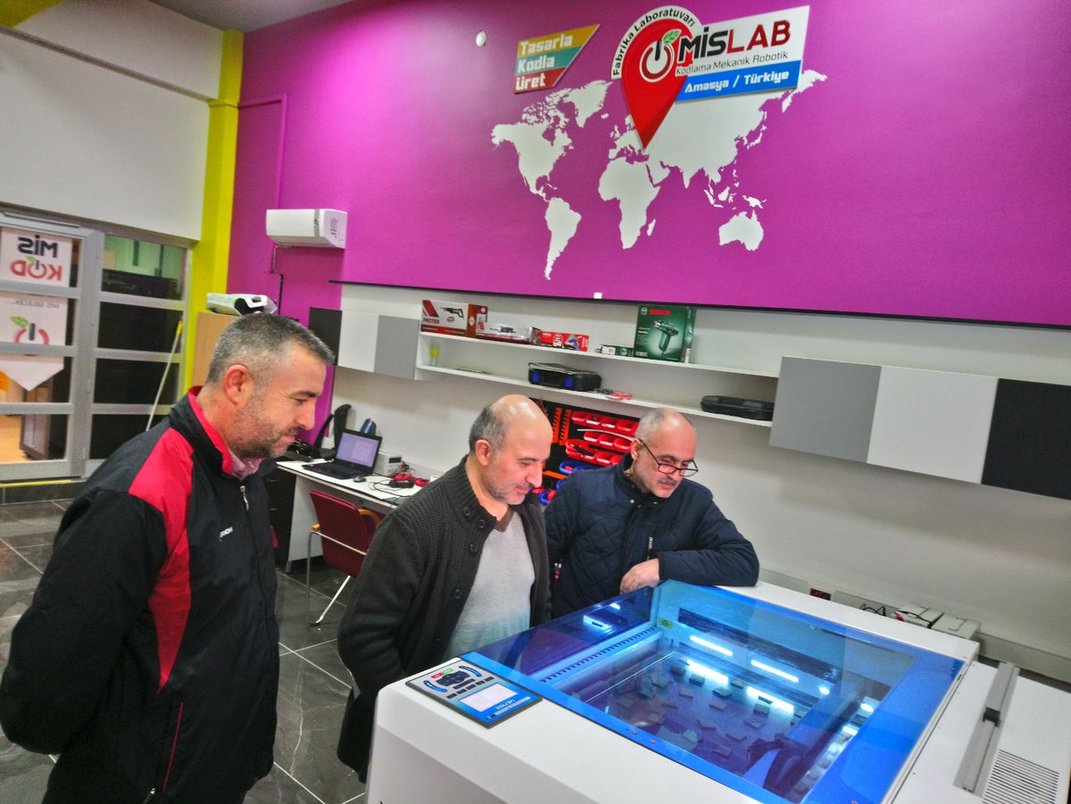 T.C. Amasya Valiliği (@amasyavaliligi) on Twitter photo 1⃣ İl Milli Eğitim Müdürlüğümüzce uygulanan MisKod Kodlama ve Robotik Eğitimleri Projesi kapsamında oluşturulan FabLab Üretim Laboratuvarında #Koronavirüs salgınına karşı amansızca mücadele veren sağlık çalışanlarımız için yüz koruyucu siperlik üretiliyor.
<a href="/tcmeb/">Millî Eğitim Bakanlığı</a> <a href="/saglikbakanligi/">T.C. Sağlık Bakanlığı</a> 1⃣ İl Milli Eğitim Müdürlüğümüzce uygulanan MisKod Kodlama ve Robotik Eğitimleri Projesi kapsamında oluşturulan FabLab Üretim Laboratuvarında #Koronavirüs salgınına karşı amansızca mücadele veren sağlık çalışanlarımız için yüz koruyucu siperlik üretiliyor.
<a href="/tcmeb/">Millî Eğitim Bakanlığı</a> <a href="/saglikbakanligi/">T.C. Sağlık Bakanlığı</a>