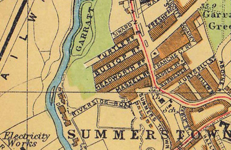 summerstown182's tweet image. #DaffOfTheDay always well-planted but looking more fragrant than ever this year for the #BloomingTooting #SpringUprising, #BurtopEstate was built as a result of the floods of September 1968 #LostStreets #Earlsfield summerstown182.wordpress.com/2018/07/01/las…