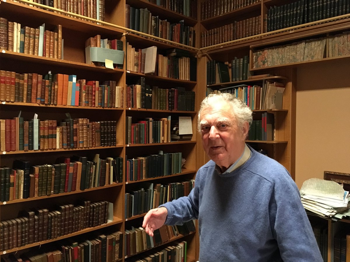 _basjacobs's tweet photo. Ik ben zeer verdrietig door het overlijden van Arnold Heertje. Hij was van grote betekenis voor de naoorlogse economiebeoefening en het economisch onderwijs in Nederland. Hij was naast docent ook een vriend van mijn vader en mijzelf. Ik zal hem verschrikkelijk missen. https://t.co/dgt2nxLbDL