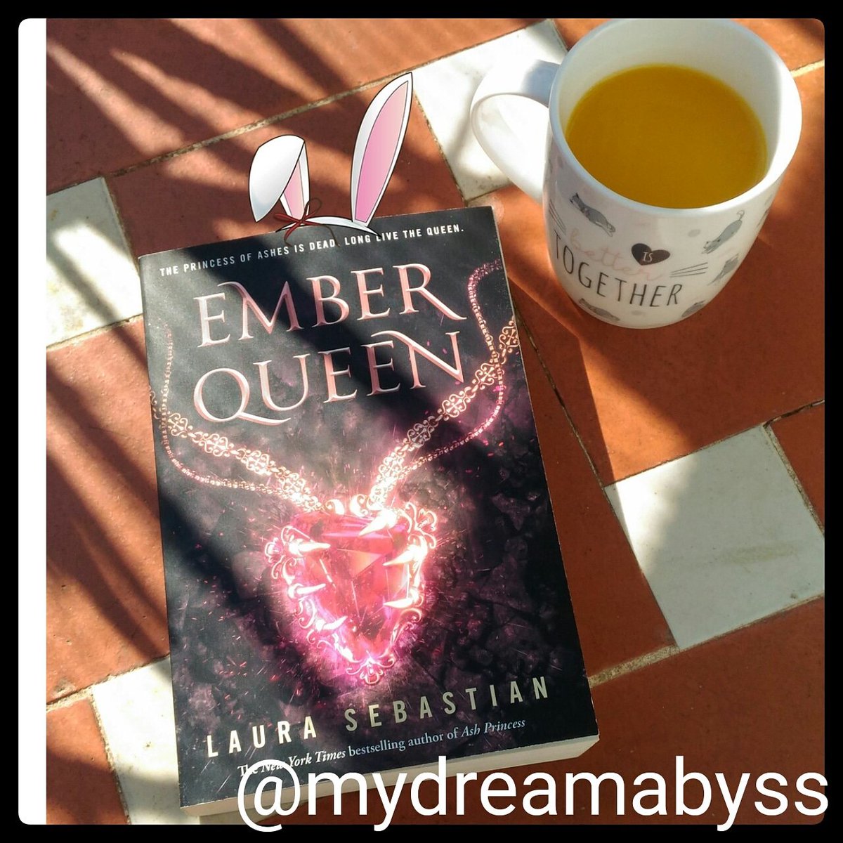 MunozCarbonell's tweet photo. Currently reading #emberqueen by @sebastian_lk
How will it all end? How will the story wrap up? https://t.co/tOkTPRZl9L