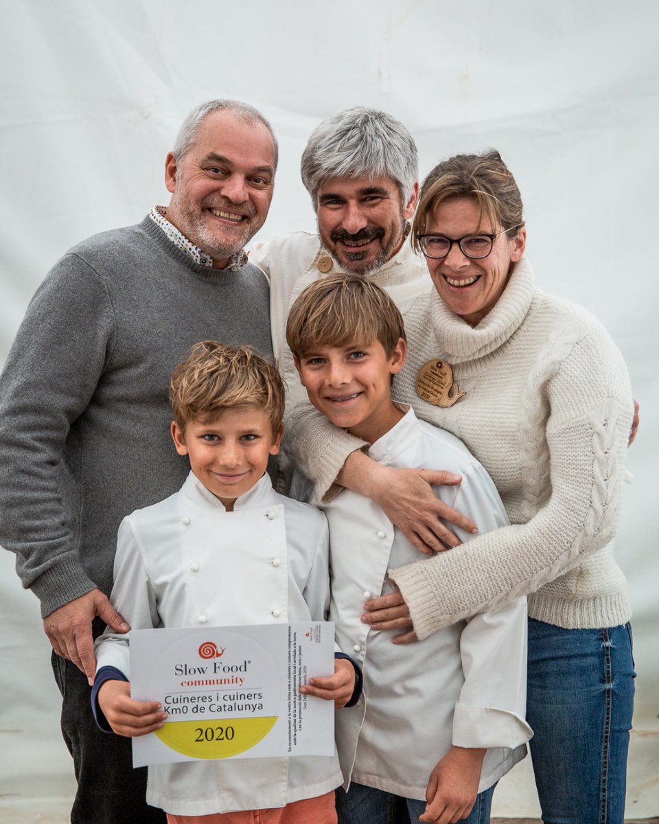 cuinerskm0's tweet photo. Protegim els grans, mimem els petits. Dies on tenim molt present als nens/es que no poden anar a l’escola... Aprofitem per cuinar i seguir aprenent plegats. Com sempre fan els 10 menjadors escolars del nostre col·lectiu.
#SlowFood #Km0 #SlowFoodKm0 #BoNetiJust https://t.co/iv42INqvFk