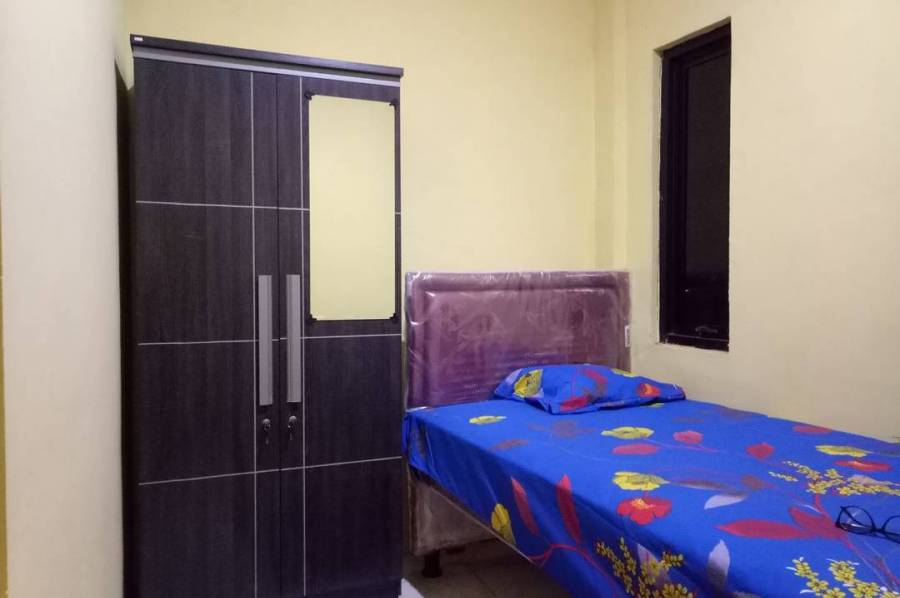 Kost untuk putra  putri di Petamburan, dekat Tanah Abang, minimarket, mudah diakses dengan kendaraan umum. Fasilitas: AC / non AC, kamar mandi dalam / luar, perabot, parkir motor kost.co/20366 #kostjakarta #kosjakarta #sewakost