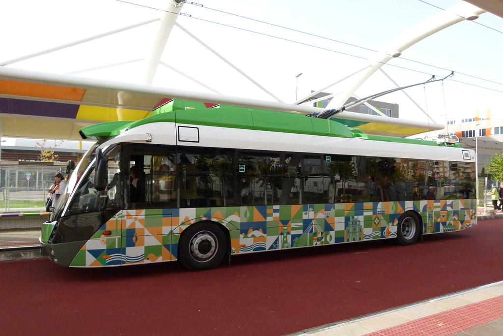 BSegarra12's tweet photo. Hola @rapela_games ahora visto tu ultimo video he visto que has puesto el tram, te dejo aquí 📸y📹 del que hay en castellon @Tram_Castellon espero que te ayude, como puedes ver en el mapa es una linea recta que lleva a gente del Grao de Castellón a la UJI
https://t.co/gEDBgT20af https://t.co/bqbfXk64Cq