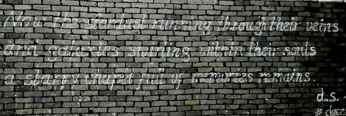 JS7H's tweet image. Deze foto's horen er óók bij, mensen hebben er al bloemen bijgelegd! Daarvoor dank!