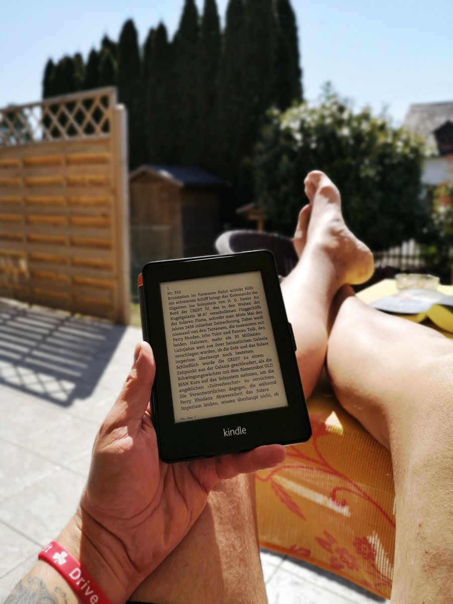 jubrunk's tweet image. As my half dome #Apple #imacg4 is compiling #XFCE4 from #NetBSD package source I&apos;ve recharged my old #Kindle to read some great #70s and #80s #PerryRhodan #scifi again ...

#StayAtHome #COVID19