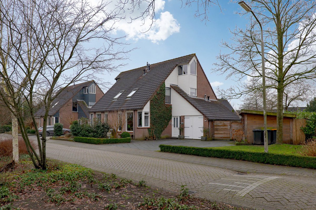 🏡 | Verkocht! Selhof 10 in #Westerbork is succesvol verkocht. Kopers en verkopers, van harte gefeliciteerd &amp; veel woonplezier! 😃

Benieuwd naar de verkoopmogelijkheden van uw woning? 

ℹ️ Zingervastgoed.nl
📞 06-10082353
📧 info@zingervastgoed.nl