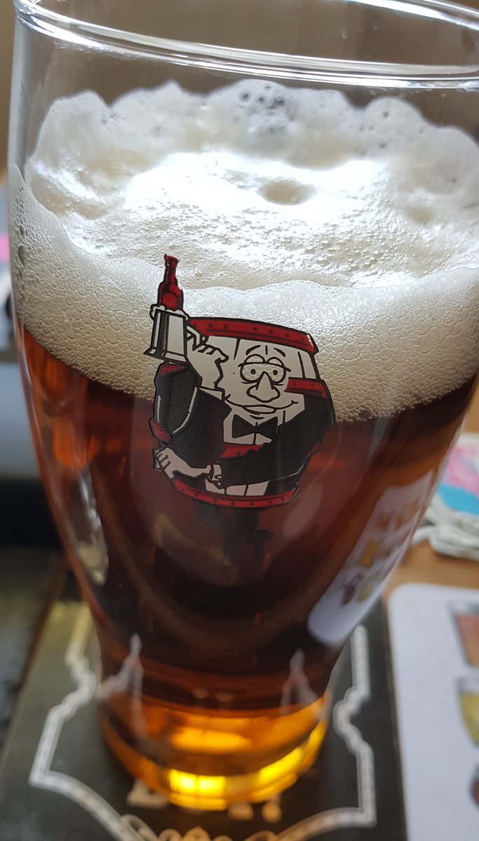 moneight's tweet photo. Here we go again .. #nonpubbeer #bitter
#SundaySupping #lunchtimer #beer π» https://t.co/0kxpj8MjZ0