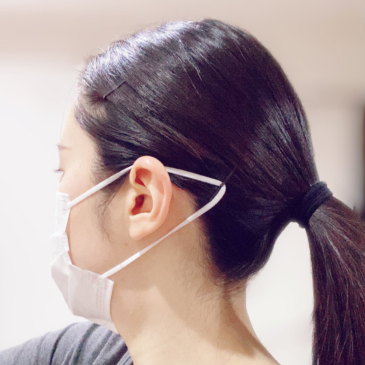 大和ほなみ No Twitter 私のマスクの付け方なのですが 普通サイズだと大きく 顎のところがブカブカになるのでホッチキスで止め て ずっと付けていると耳の後ろが痛くなるのでピン留めで髪にとめてます これで私はかなりマスクのストレスは減った気がします お