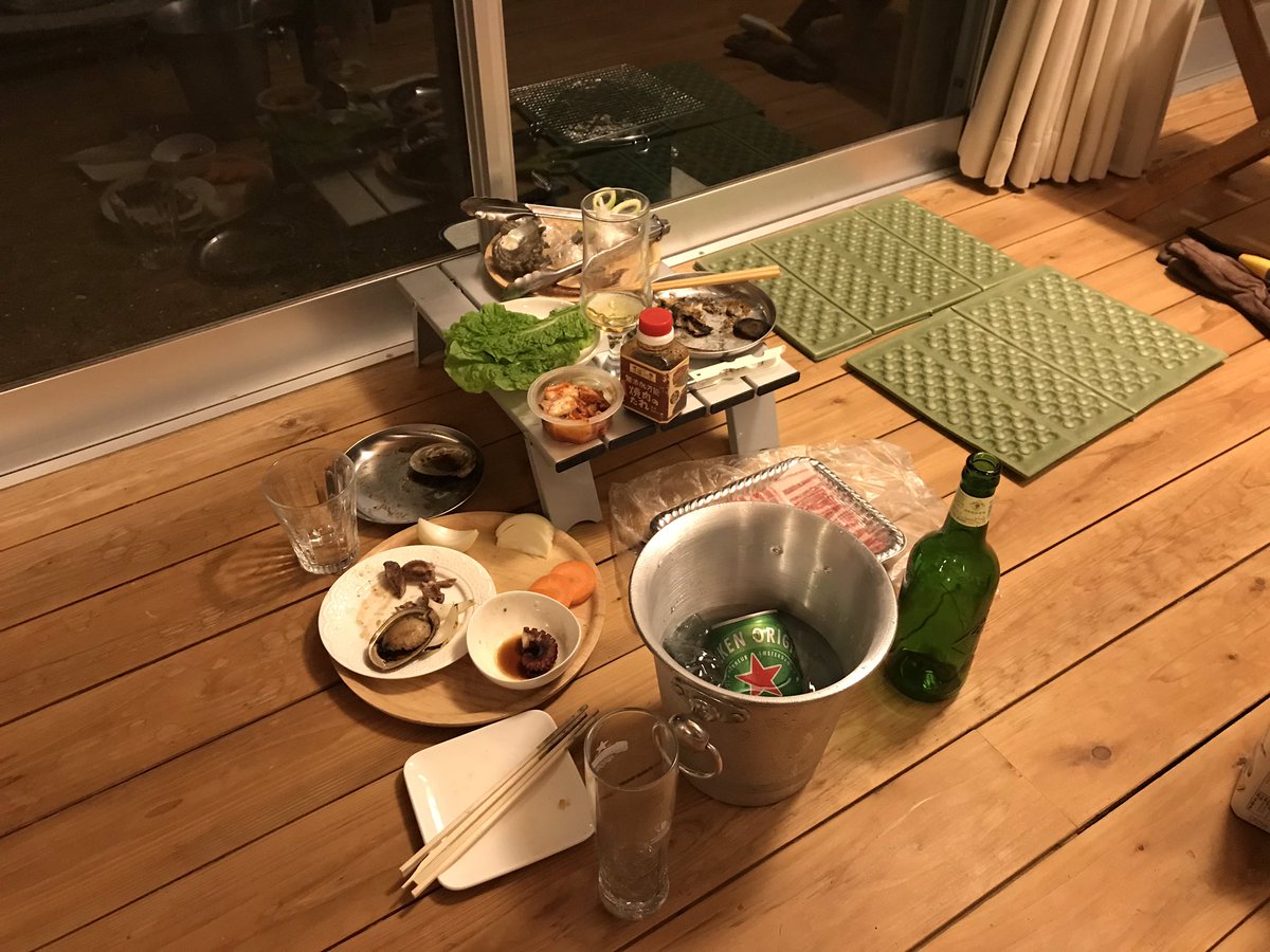 Youtube古民家ひとり暮らし 控えめに言っても 今日の雑誌取材の完成度は1 超楽しい取材でしたッ と満足げなカメラマンさん 編集ライターさんを縁側七輪の焼肉でもてなしてお見送りしました 完成誌は5月初旬に発売 お楽しみに