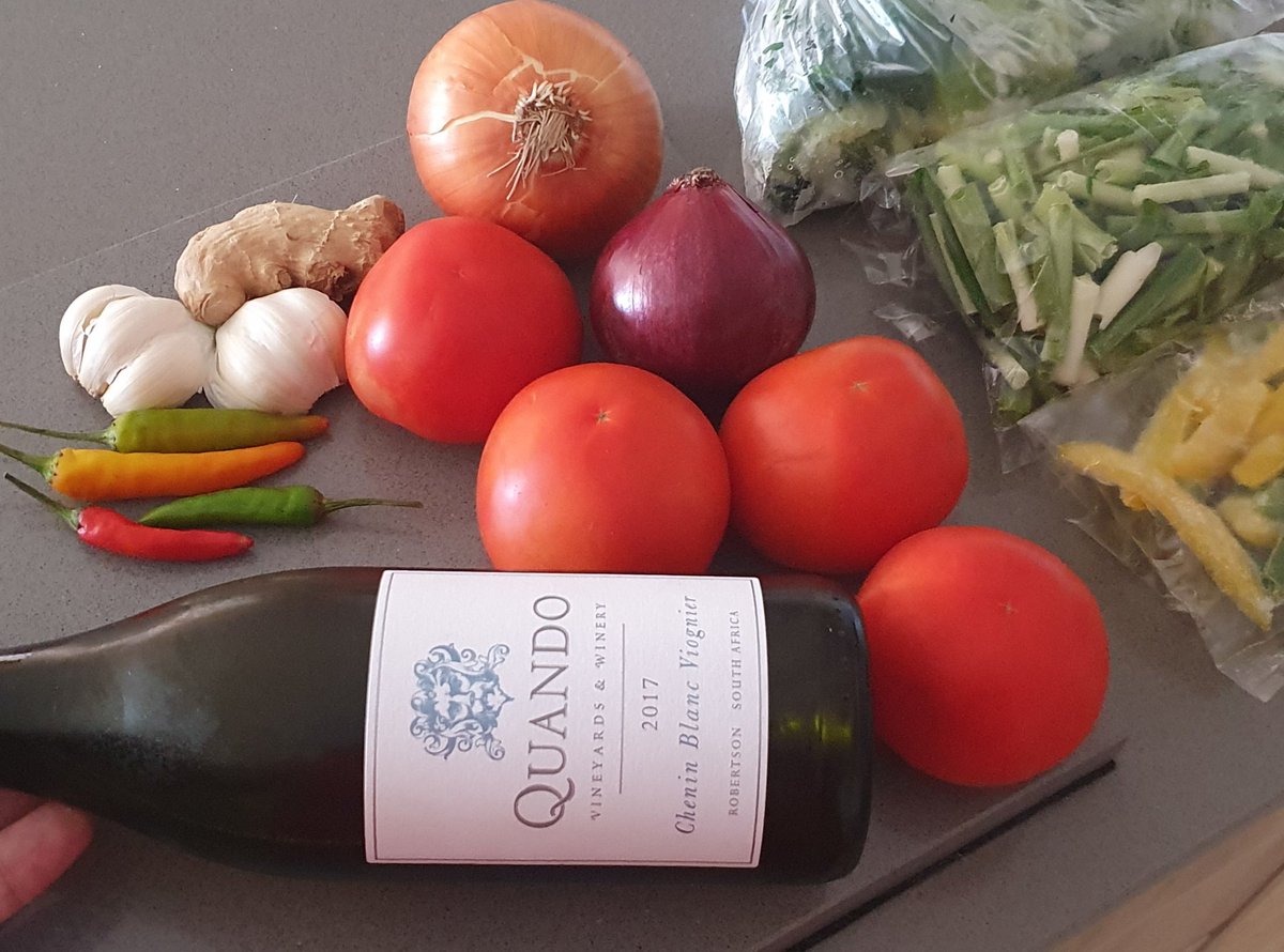 Lets spice this tomato base Sunday lunch up with some #CheninBlanc & #Viognier from @quandowines in the beautiful @RobertsonWineV
#SaWineLockdown #SouthAfrica
#Lockdown  🇿🇦 🇿🇦 #WhiteBlend
Don't worry, its just a starter before getting to my #UnusualReds on Day#10