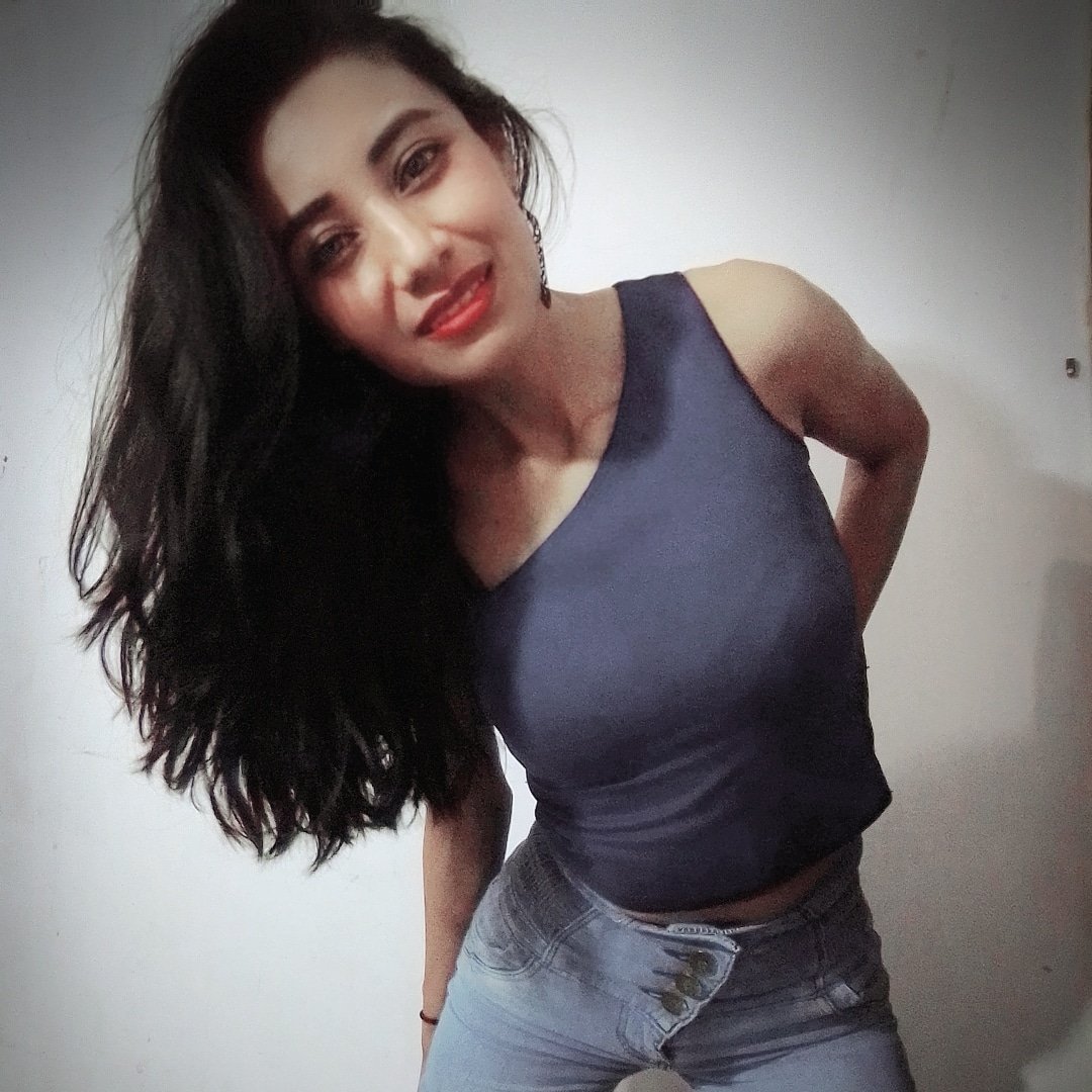 OficialAlexaRos's tweet photo. Regresando después de mucho tiempo  de no abrir  mi Twitter, sigo existiendo😜 Soy @OficialAlexaRos 💕 #AlexaRosette seguidores míos manifiestence estaré más activa por aquí 👍 https://t.co/cRlGfXYEHv