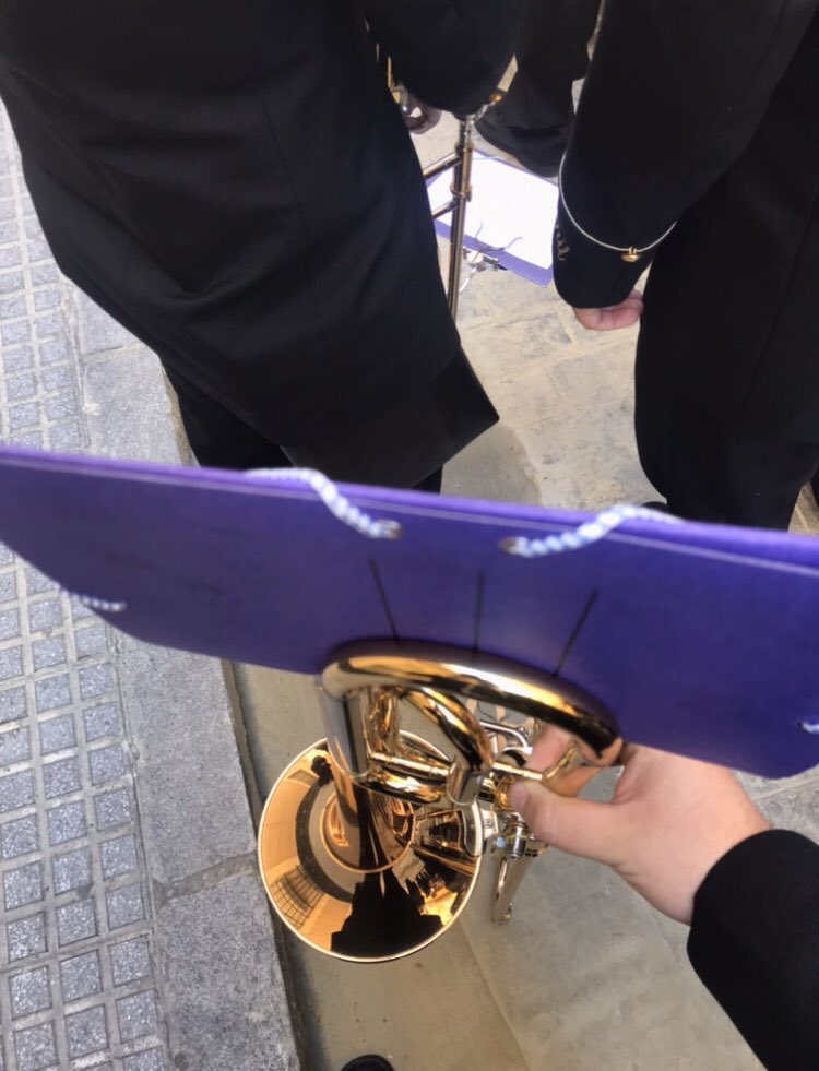 sanchez_juanjo5's tweet photo. El Trombón no brilla, el uniforme en el armario, los zapatos guardados y las camisas sin planchar. 

Que cada uno la viva como pueda. Ánimo. https://t.co/t9f054hjfZ