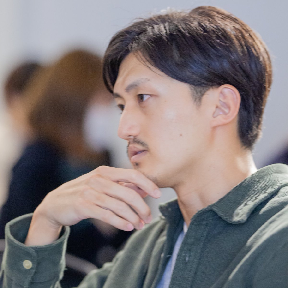 梅田翔五 Sur Twitter 自分のヒゲを触るのがクセなんですが 写真に撮られると非常にそれっぽくなるという副次的な効果のあるクセ 梅田翔五 Sur Twitter 自分のヒゲを触るのがクセなんですが 写真に撮られると非常にそれっぽくなるという副次的な効果のあるクセ