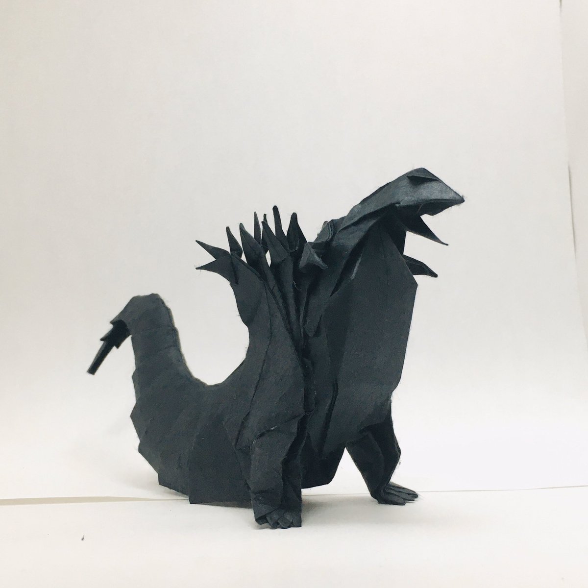 すぎぽよ Twitter પર 井上岳哉さんのゴジラ Godzilla Designed By Takaya Inoue 40cm三椏紙より From One Sheet Of Square Paper トゲトゲ楽しい 脚のバランスが難しいのよね 折り紙作品 Origami 至高のおりがみ 至高の折り紙 T Co V4sgrcqifg