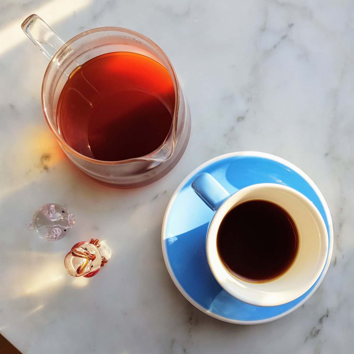 beanthereat's tweet photo. Finishing the end of the @muttleyandjack Kibingo as an afternoon treat. The owl and the pig decided to join us. We will miss this smooth 🍓☕. 😍 https://t.co/tKHSSmidx9