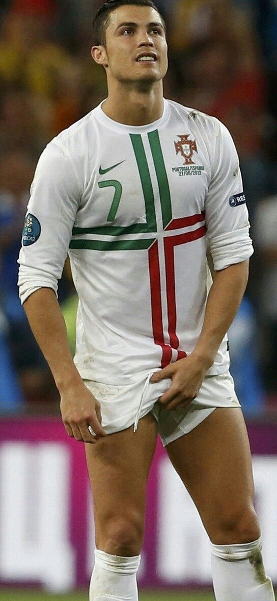 Perfect dick. Ronaldo bulge. Криштиану Роналду. Криштиану бенземабейл.