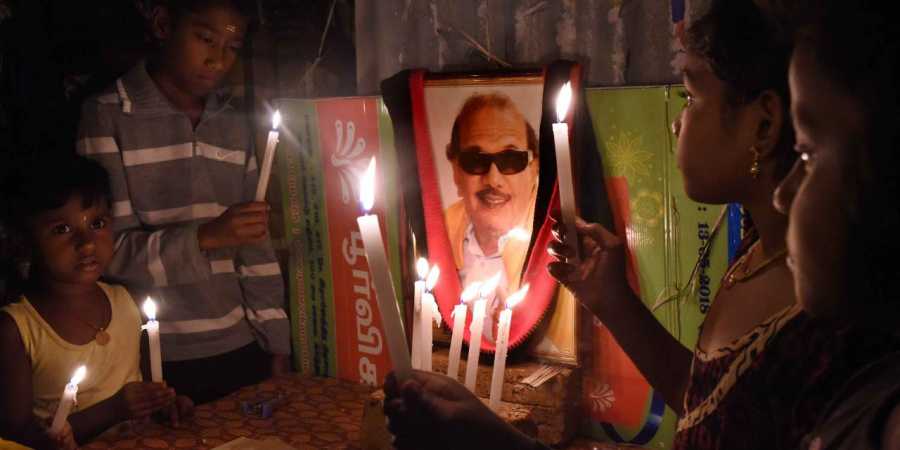 When it is symbolically done for their dead leaders, THEN candles & விளக்கு have a purpose, but when asked by PM for live workers, they will show their Irrational Modi-Against Disease (I,MAD) side? HYPOCRIS?Want to do, do, இல்லை என்றால் போ தூங்கி சாவு!  #விளக்கு_புடிங்க_மக்களே