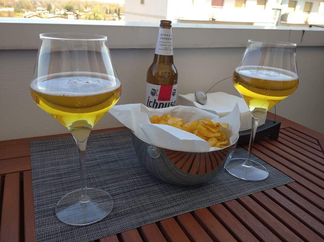 CryMarta's tweet photo. Ennesimo giorno di quarantena... Ennesima ora di esercizi vanificata...🍻😔 https://t.co/B8PbFw73bE