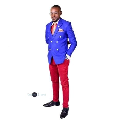 PAnapade's tweet photo. @drmialano1 kiongozi wa chama ANAPADE amewaonya viongozi au wa daktari ambao wanataka kufanya biashara na wanaichi wa DRCONGO kupitiya chanjo ya Virus COVID-19, ole kwao wakisubutu kufanya hivyo wakimbiye inchini DRC Kwakuwa ni wauwaji @Presidence_RDC @AssembleeN @FARDC_ https://t.co/yVaeUajmZN