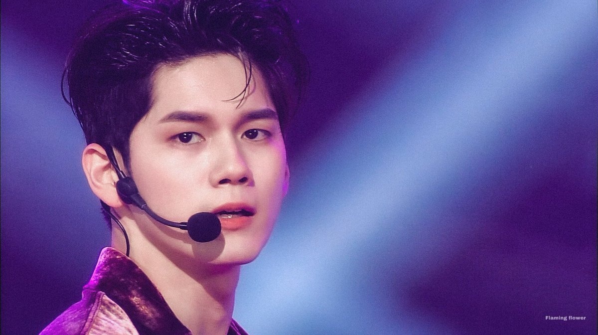 WeloTanC's tweet photo. 옹성우 진짜 넘 잘생겼네요..매력이 다양해서 늘 다른 얼굴 갇은 느낌도 있고, 오늘은 카리스마 느껴지는 얼굴~ 잘생겼다 잘생겼어..
#위로의_그래비티_옹성우
#옹성우_레이어스_사랑해 https://t.co/Z1lwxIUzm1