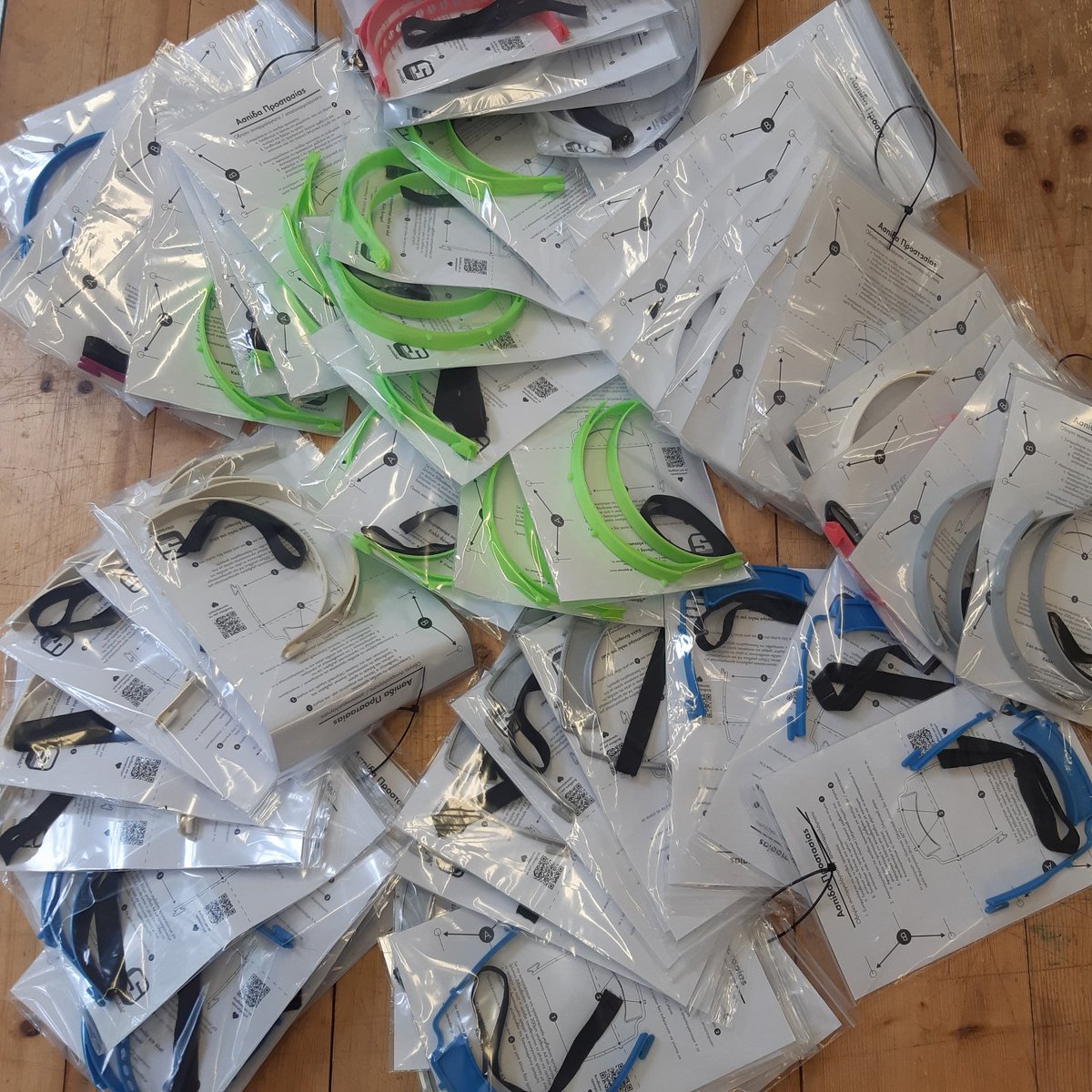 stereolabgr's tweet photo. Our first batch of 100 face shields is packaged and ready to be delivered!

If you want to help us out donate more of these shields you can visit our shop: https://t.co/SuE37EUYWs

Thank you for your support ❤️!
#Covid_19 https://t.co/K2kSTYWwUp