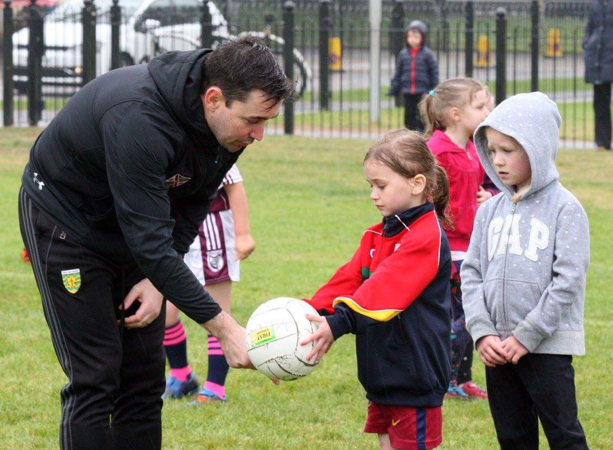anthonymcgrath7's tweet photo. @belfastphysio @decky_morgan @brianlav79 @eamonn_morgan @jdevlin80 @seandaly274 @andun1010 @djimcc @McParlandKevin Cheers Coach Ricey. Let's have you @garyboyle7 @smulh76 @NiallConway4 @AidanORourke @eamonnodonnell @packie55 @presia11 @mdorany1 @Stevie_Poacher @shanewa501 @kevinmurray777 @bigjb1974
#CoachingGAA https://t.co/7whiscJe7D