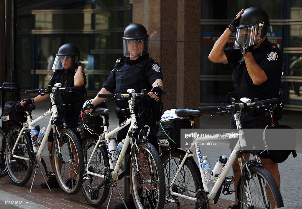 jbpriede's tweet photo. @OPP_News Our constables ought to wear their face shields to protect their eyes/nose/mouth from virus-laced spittle. Use the police-issue PPE available. Decrease viral exposure - learn from NYC. https://t.co/lQ4Fk7JbdP