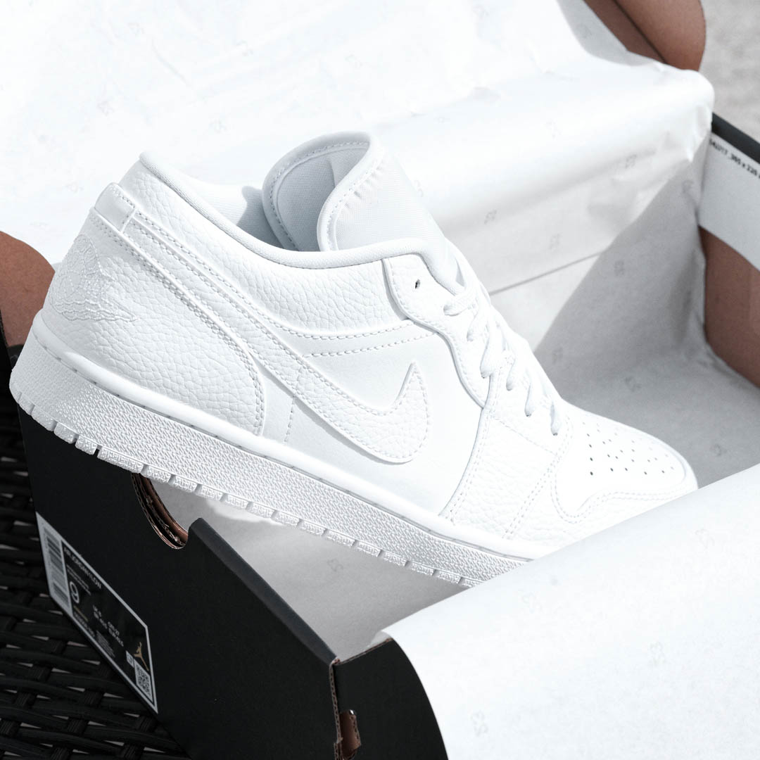 ProD_Soccer's tweet photo. Keep 'em clean โช๏ธ #UnlockStyle at Pro:Direct Soccer โคต๏ธ
Air Jordan 1 Low White ๐ฒ๐ https://t.co/4QxUtlosX0
All Men's Footwear ๐ฒ๐ https://t.co/SWkEJbCPKa https://t.co/ZKT4jM5je5