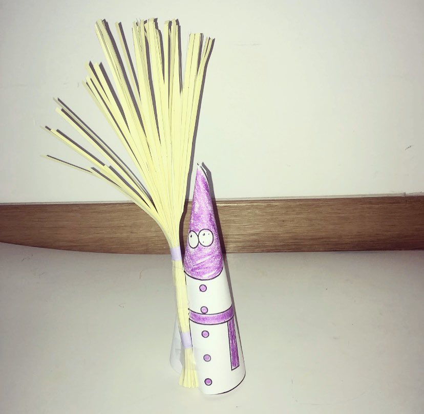 CofraVeronica's tweet photo. Nuestros pequeños han querido acompañar hoy con sus 💜 y sus 🎨 a @CofradiaEntrada #felizdomingoderamos #semanasantazgz #semanasanta #orgullocofrade https://t.co/5qNktmTu7I