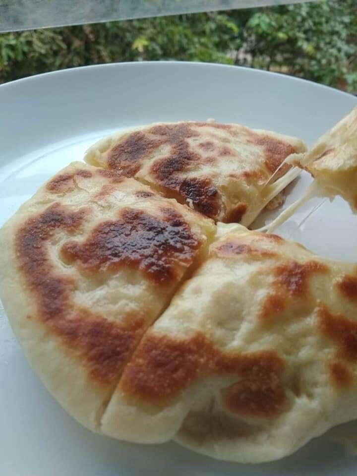 MalaysianFoods's tweet photo. Resepi Nan cheese Mozarella Tarik

Bahan²;

2 cwn tepung gandum
1 �� sudu besar yis
2 sudu besar marjerin
2 sudu besar gula
1 sudu besar susu pekat manis
¾ cawan air suam
Secubit garam
Cheese mozarela https://t.co/qNd3xJ3319