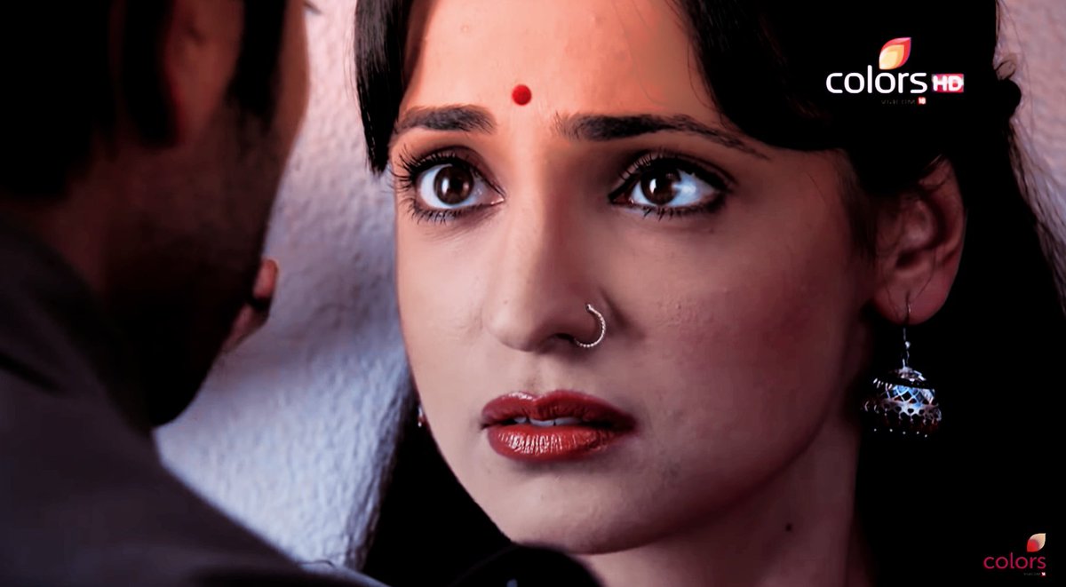 She has got the prettiest face and eyes  #SanayaIrani  #Rangrasiya