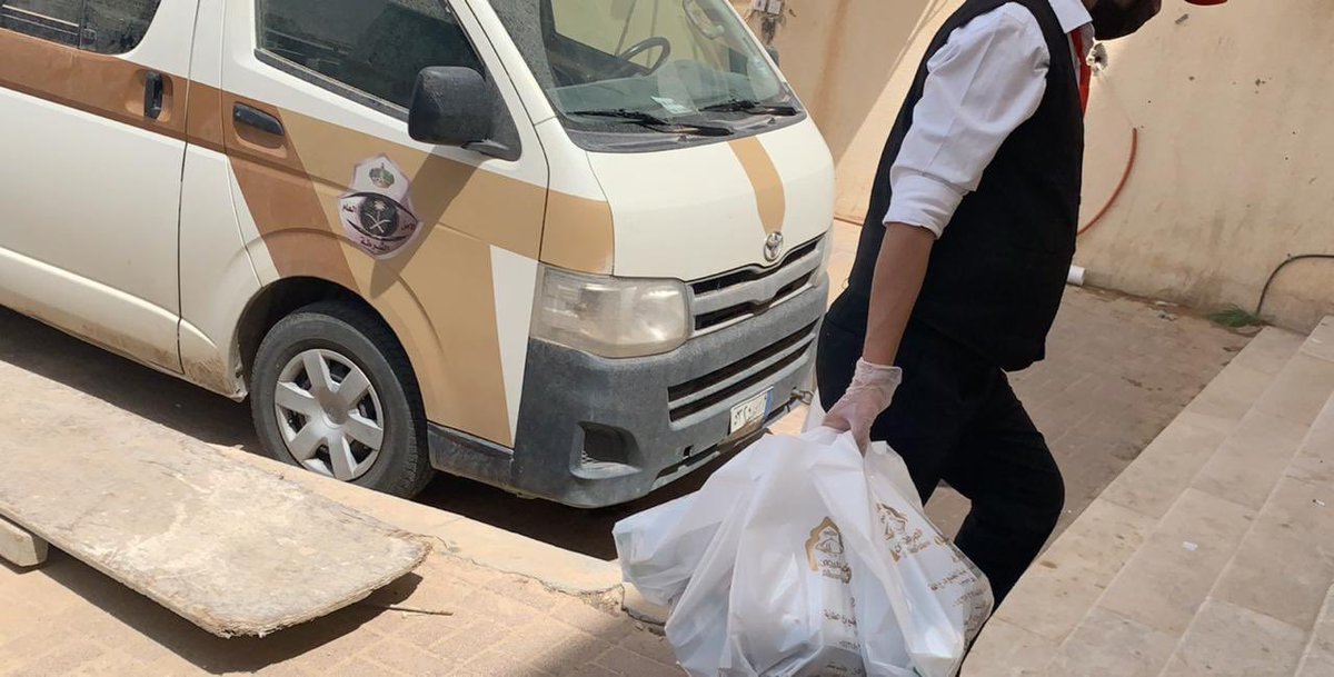 #مطعم_قصر_الليوان

عينٌ تحرس وعينٌ تداوي

فخورين بكم 🇸🇦💚 #أبطال_الصحة #رجال_الأمن 

•
•
#مستشفى_الملك_خالد
#مستشفى_الصحة_النفسية
#حفر_الباطن
#الحفر