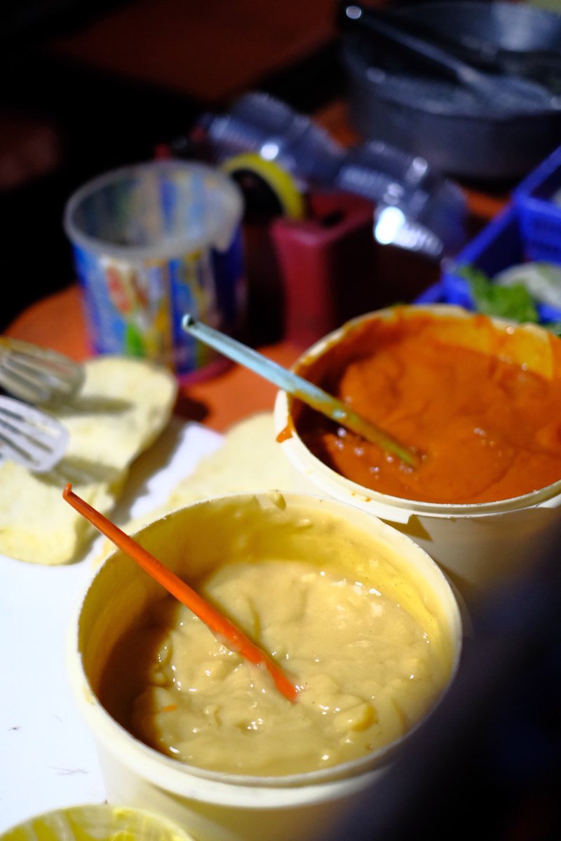 Kalau ada penghargaan untuk yg bisa mempertahankan rasa dan bentuk selama puluhan tahun, Burger Monalisa bisa jadi kandidat terkuat. Mungkin memang bukan burger yang terbaik, tapi burger yang lekat di ingatan byk org terutama buat org Jogja. Maybe the first burger stall in town.