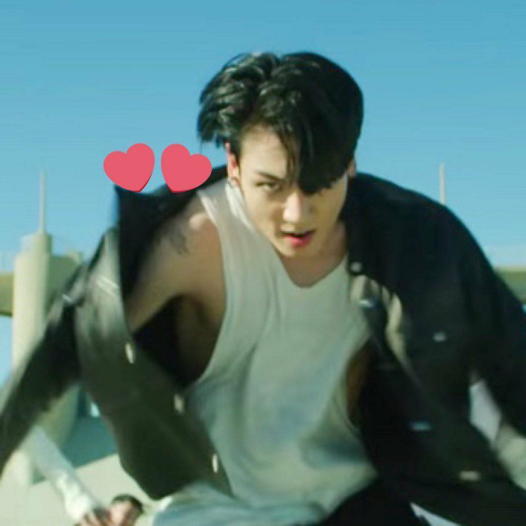 i_purple__v's tweet photo. นุ้งแทมาอัพทวิตในวัน #taekookday จากที่หายไปนาน แล้วดูท่อนนี้ที่มาโชว์มี่ "อยากกัดรอยสักบนไหล่คุณ" เอ้ะ รึเค้าจะบอกน้องคนนั้นคะ 🐯🐰#kookv https://t.co/qLRswtiP7f