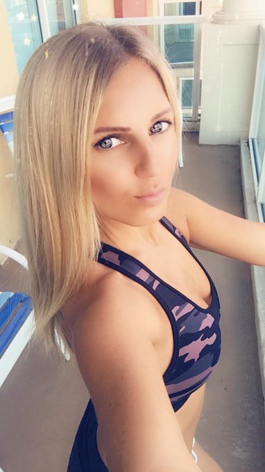 Urlaub auf Balkonien?
#juliettasanchez #summer #sun #blondhair #blueeyes #stayhome #stayhealthy https://t