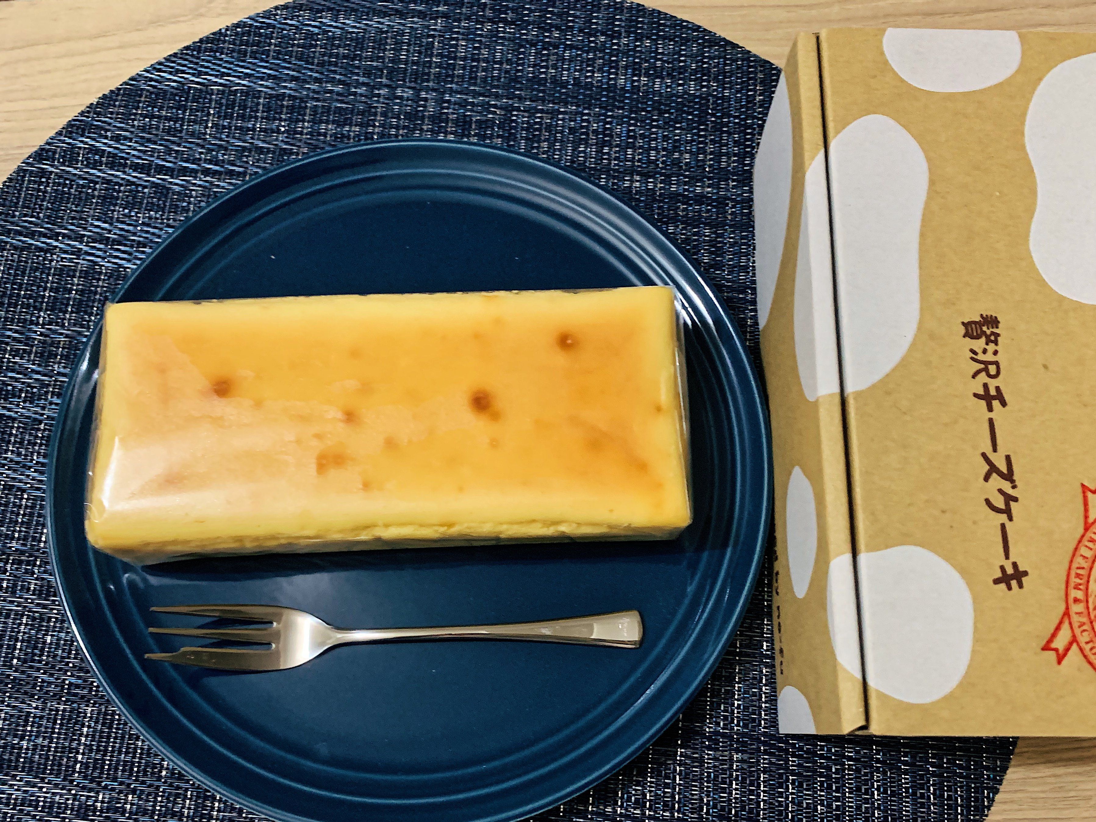 唯一無二の絶品グルメ むにぐるめ 山田牧場 通販 お取り寄せ クリームチーズをたっぷり盛り込んだ贅沢チーズケーキを販売しているお店 希少な生クリームと濃厚なクリームチーズを配合しており 1日数十本しか作る事のできないレアな逸品 酸味の