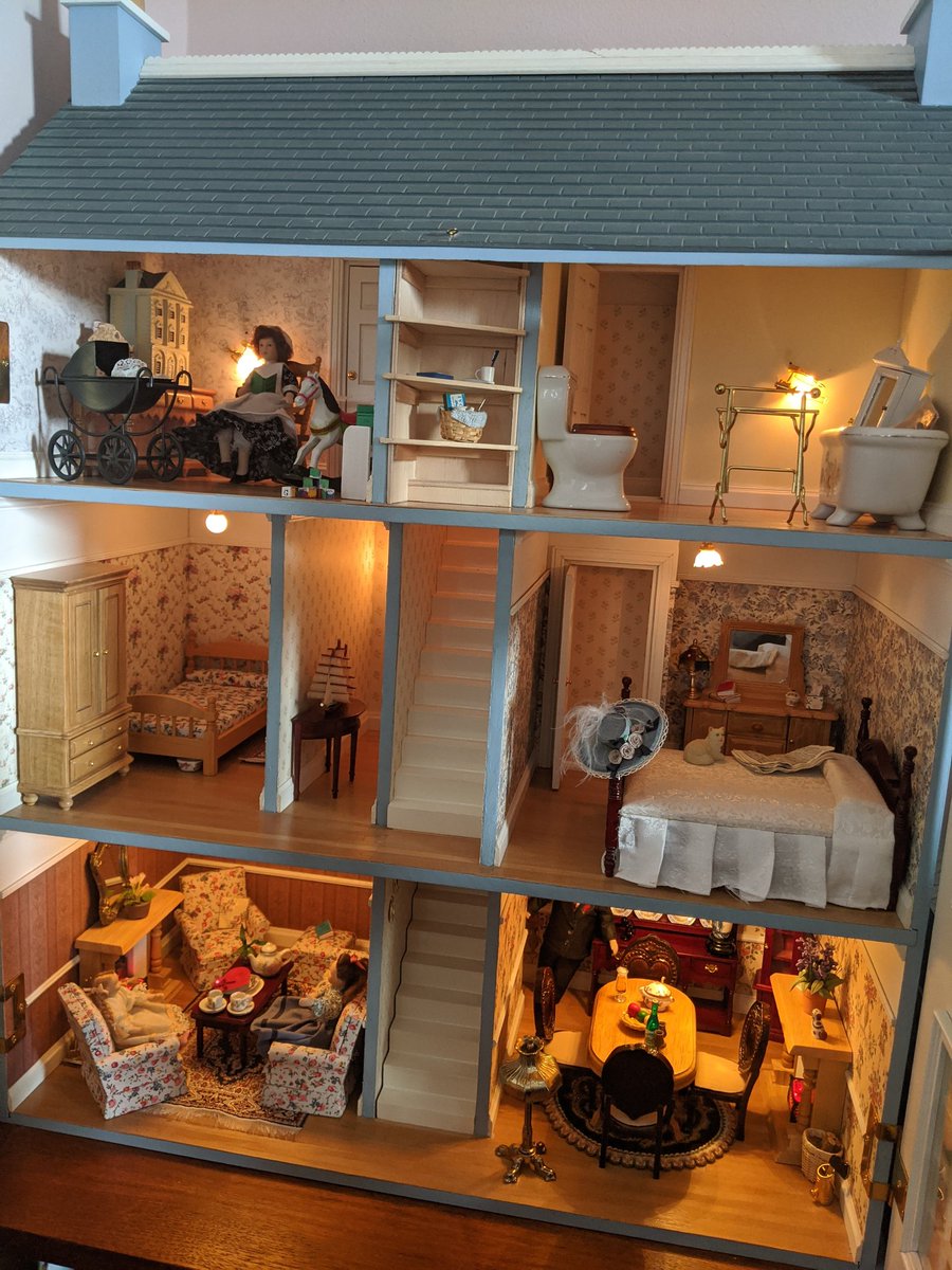 AlchemicSoi's tweet photo. @HeddwenBethan Finally getting round to fixing it up a bit, lots of things needing reattached to the walls.. https://t.co/6NIvMElQZI