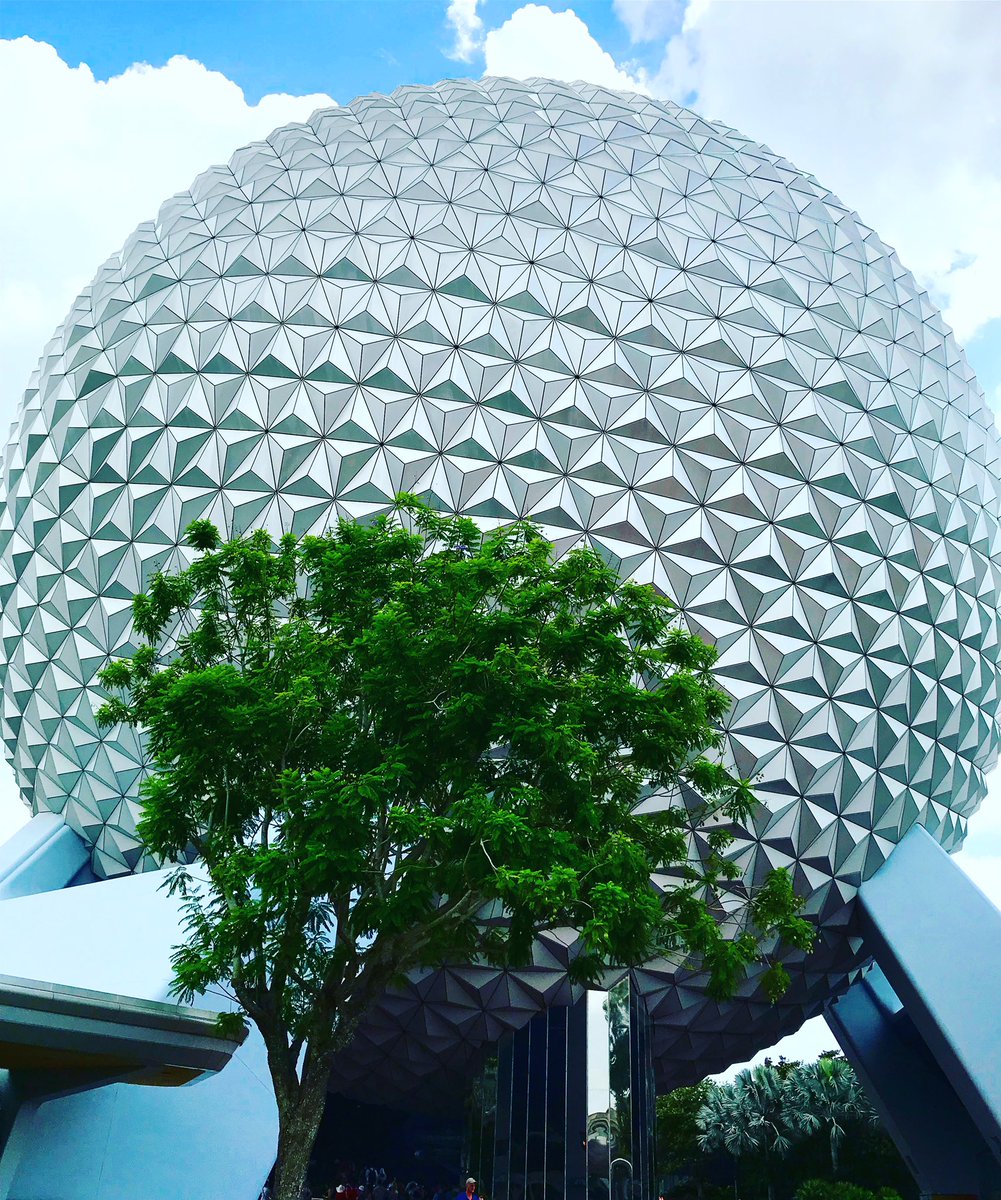 🌐#SpaceShipEarthSunday 🌐 Missing these spectacular views #EPCOT #DisneyParks #WaltDisneyWorld