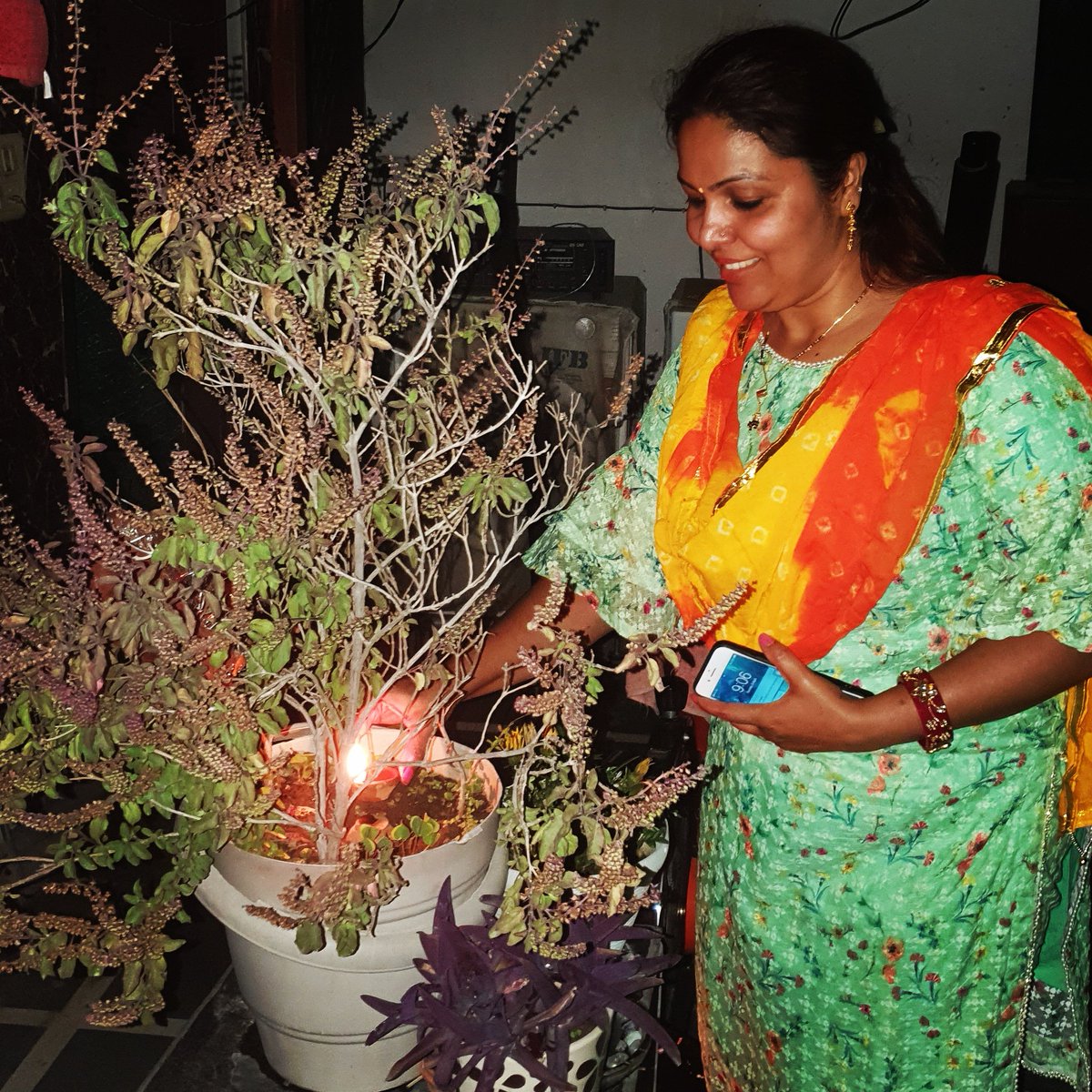 aarti_singhbjp's tweet photo. #PHOTO_ALBUM
इतिहास याद रखेगा इस दिन को जब पूरा संसार
डगमगा रहा था तब हिंदुस्तान जगमगा रहा था ..
#CORONA_जंग #भारत_मोदी_जी_के_संग
#कोरोना_भगाएंगे #दिवाली_लाएंगे
@narendramodi
@PMOIndia @ManojTiwariMP @siddharthanbjp @PrakashJavdekar @HMOIndia https://t.co/yshVGGFJHb