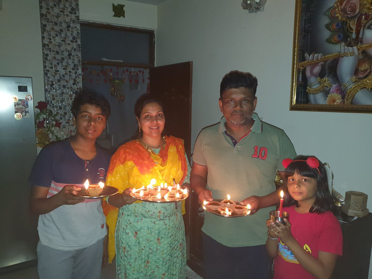 aarti_singhbjp's tweet photo. #PHOTO_ALBUM
इतिहास याद रखेगा इस दिन को जब पूरा संसार
डगमगा रहा था तब हिंदुस्तान जगमगा रहा था ..
#CORONA_जंग #भारत_मोदी_जी_के_संग
#कोरोना_भगाएंगे #दिवाली_लाएंगे
@narendramodi
@PMOIndia @ManojTiwariMP @siddharthanbjp @PrakashJavdekar @HMOIndia https://t.co/yshVGGFJHb