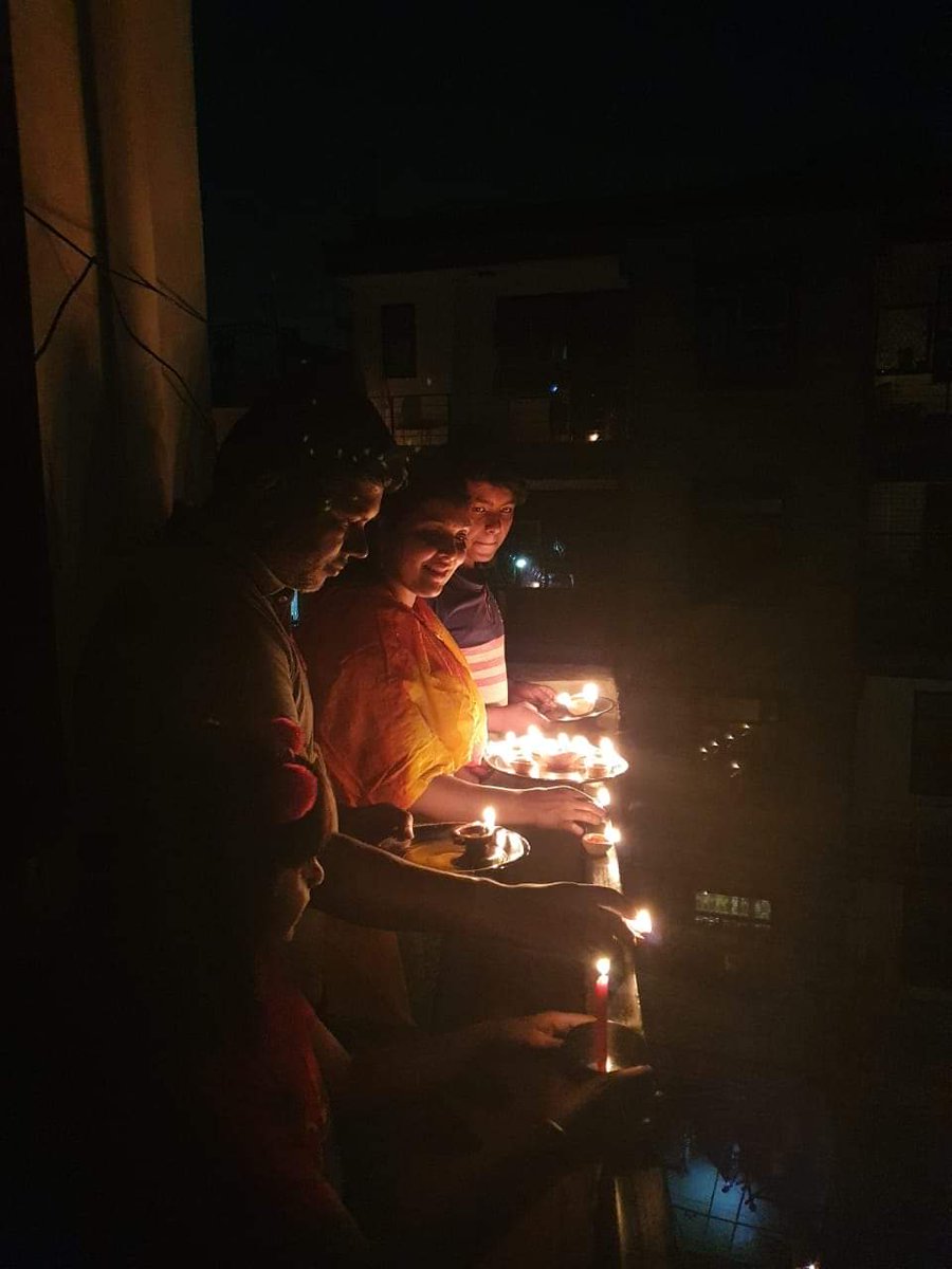 aarti_singhbjp's tweet photo. #PHOTO_ALBUM
इतिहास याद रखेगा इस दिन को जब पूरा संसार
डगमगा रहा था तब हिंदुस्तान जगमगा रहा था ..
#CORONA_जंग #भारत_मोदी_जी_के_संग
#कोरोना_भगाएंगे #दिवाली_लाएंगे
@narendramodi
@PMOIndia @ManojTiwariMP @siddharthanbjp @PrakashJavdekar @HMOIndia https://t.co/yshVGGFJHb