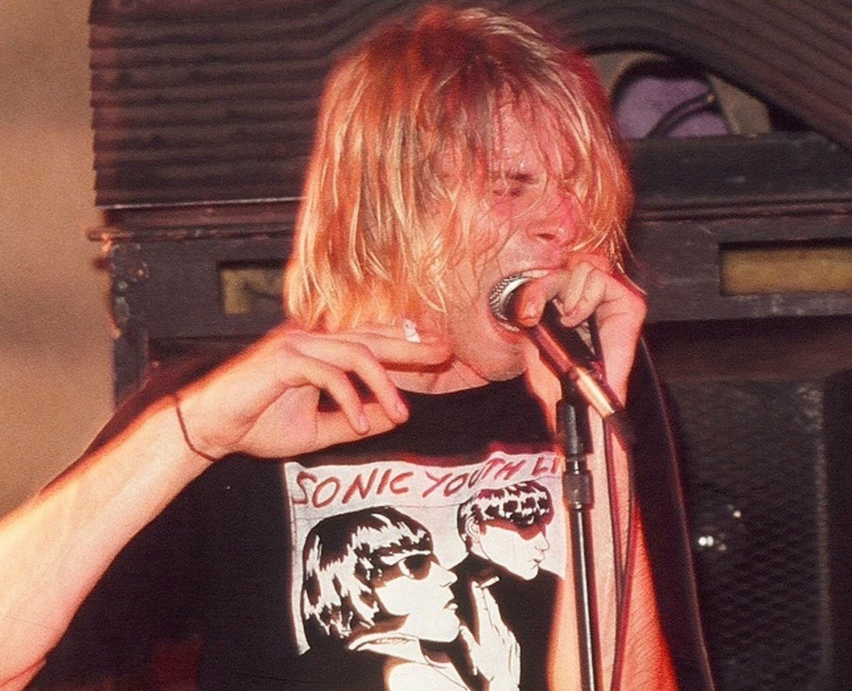 otra situación que hace sospechar de Courtney es que la abogada de Kurt, Rosemary Carroll, reveló que tras la última presentación en vivo de Nirvana, Kurt le llamó y pidió que preparara un cambio en su testamento para excluir a su esposa, pidiendo igual papeles del divorcio