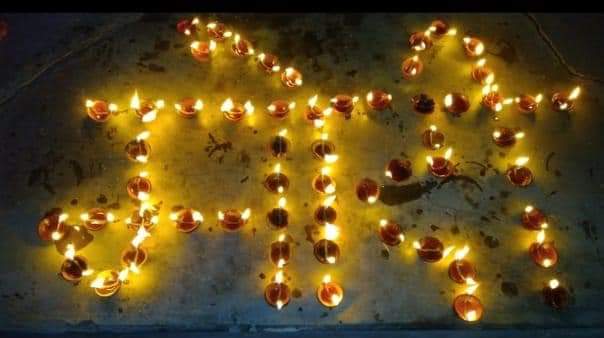 Nitu643's tweet photo. कुछ भी कहो पर ये तो मालूम चल गया मोदी जी की बात पूरा देश मानता है 
#9बजे9मिनट #9baje9mintues #COVID2019 #lockdownindia #Hum_Light_Bujhaenge https://t.co/wypiqc0t1E