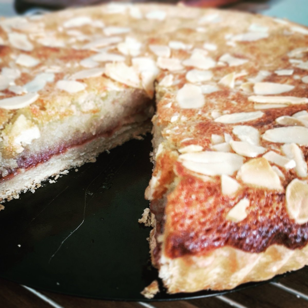 philbradley0007's tweet photo. Twitnobs,

 #bakinglockdown

Home made Bakewell tart https://t.co/YPIr44rpgW
