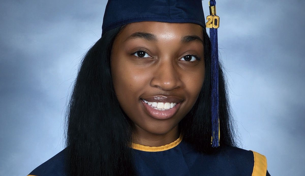 CoSFObserver's tweet photo. South Fulton Super Senior Profile: Rayven Berry https://t.co/LxFpLHeLQx @TheHCCAHornets https://t.co/8yacGvd5Wr