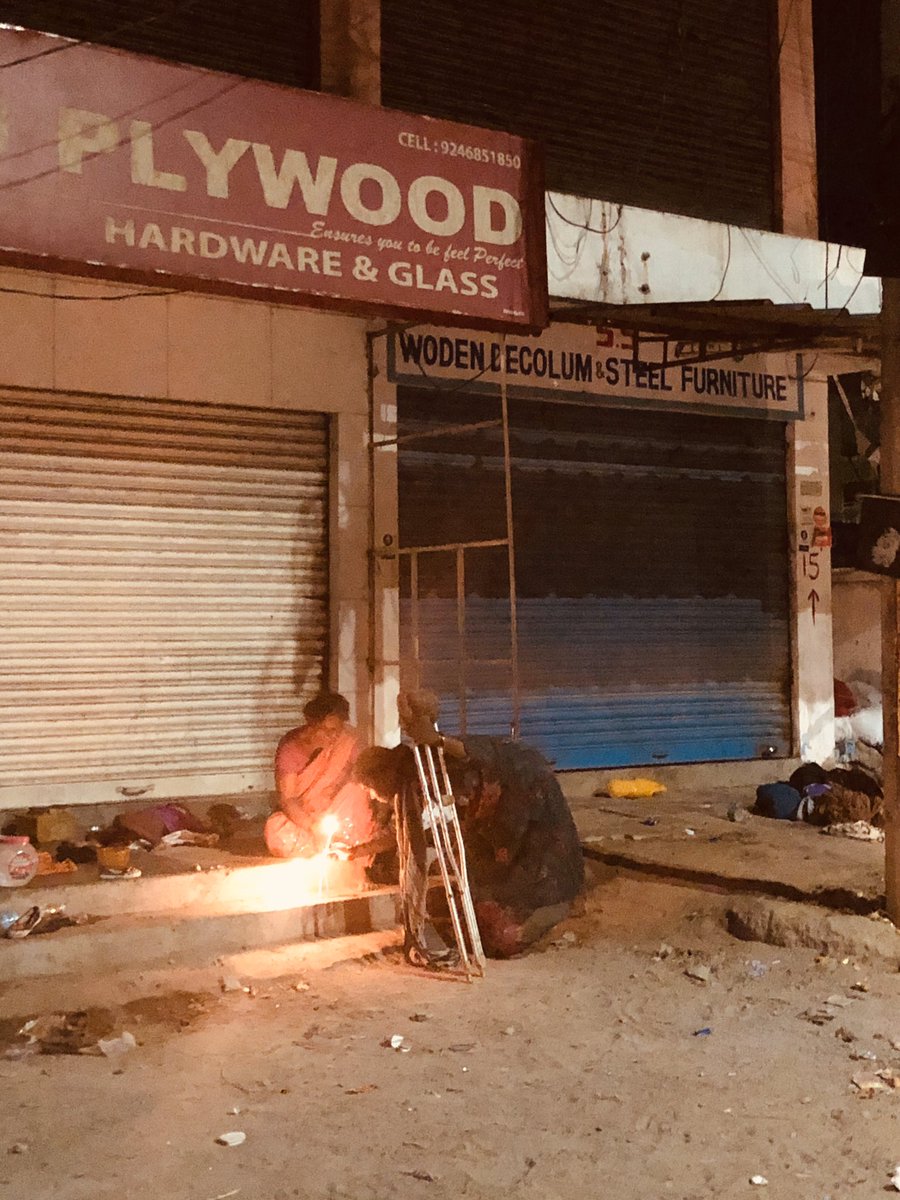PandaJawy's tweet photo. Hey, journo thrown out of job and not finding a place anywhere else. Now surviving on crumbs thrown by a BJP leader. 
Those below are not middle class. Hope is the greatest virtue.
The vile and shameless can never understand! https://t.co/4EPkscOnQE